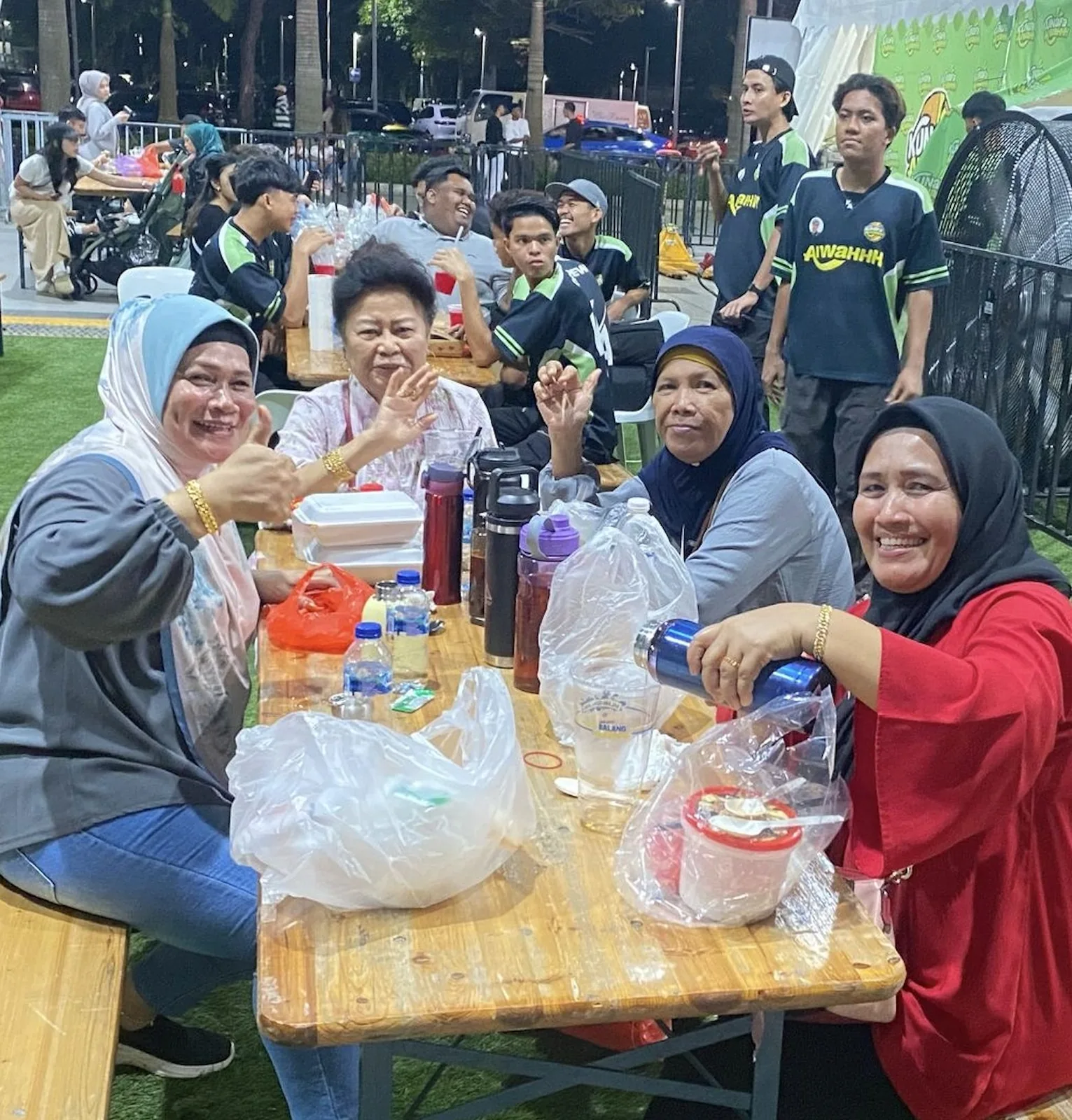 Additional photograph from Bazaar Ramadan